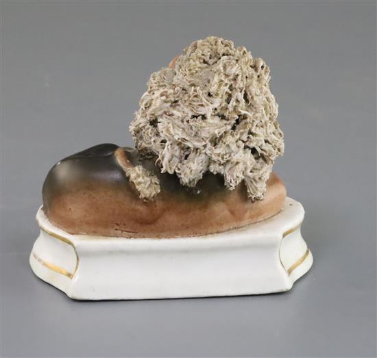 A Lloyd Shelton porcelain group of a lion and a lamb, c.1840, length 12cm, shallow foot chip